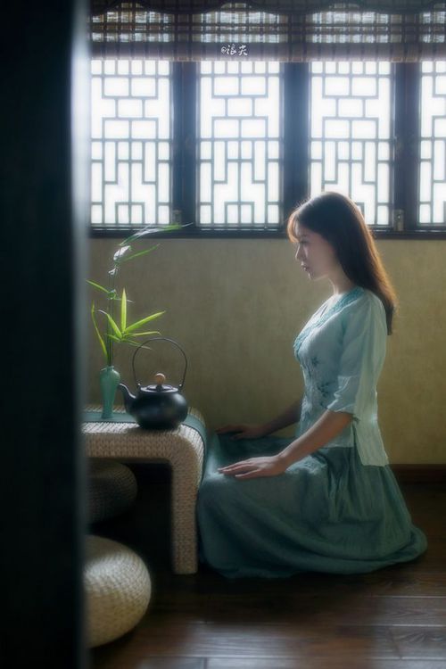 国内足球运动装备创新研发成果频出，行业技术不断突破，国产足球运动装备品牌